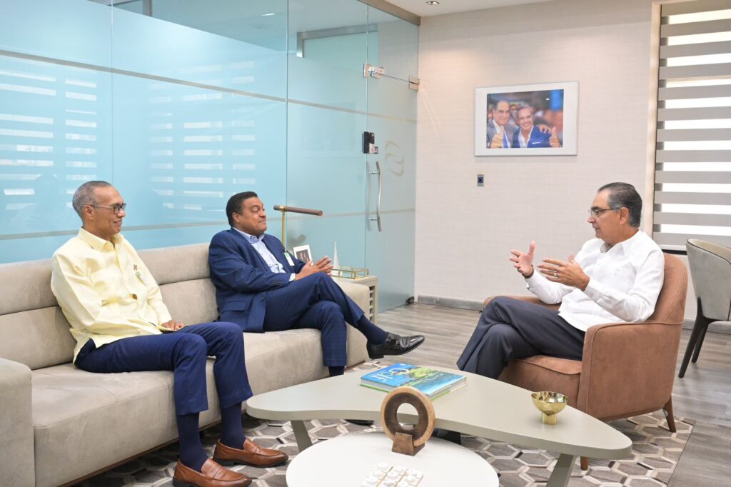 La imagen actual no tiene texto alternativo. El nombre del archivo es: Autoridades-del-Comite-Organizador-de-los-Juegos-Centroamericanos-y-del-Caribe-Santo-Domingo-2026-se-reunen-con-el-director-de-SeNaSa-para-coordinar-aspectos-medicos-del-evento.jpg