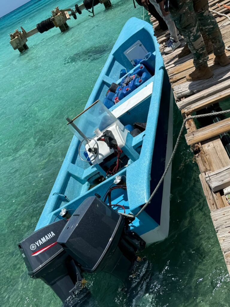 La imagen actual no tiene texto alternativo. El nombre del archivo es: DNCD-apresa-dos-hombres-e-incauta-834-paquetes-presumiblemente-Cocaina-Marihuana.jpg