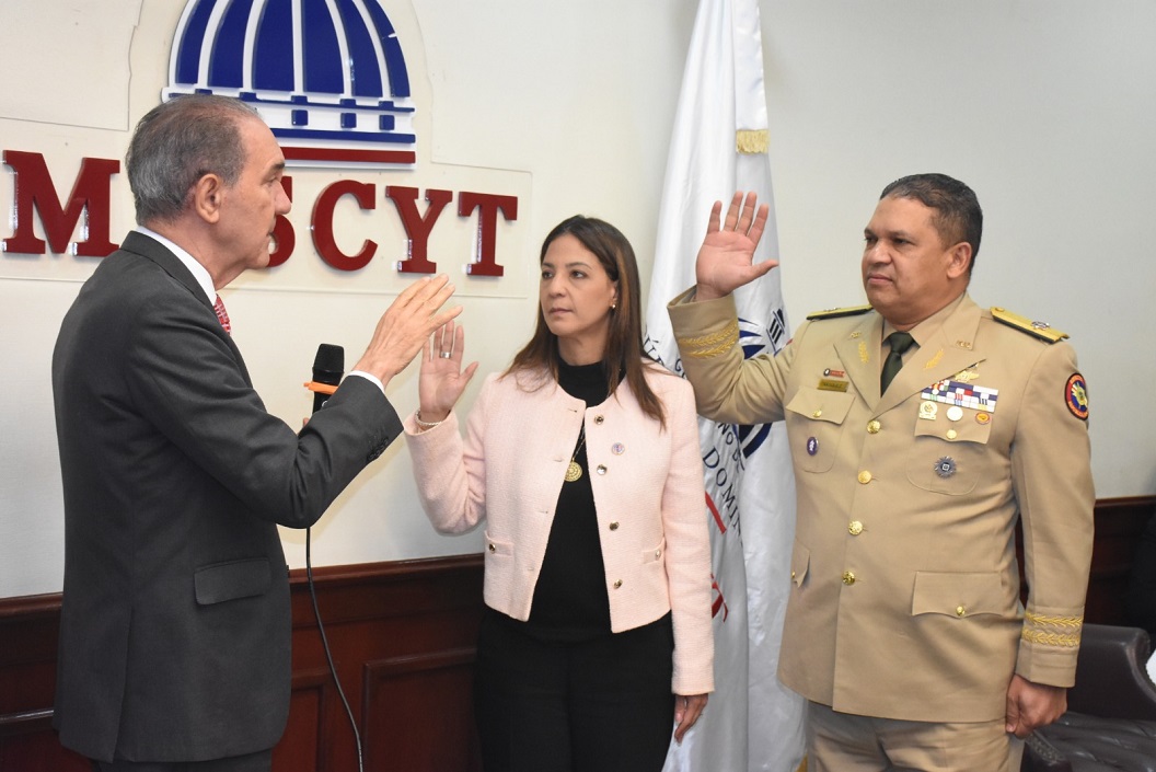 Juramentan nuevos miembros del Consejo Nacional de Educación Superior, Ciencia y Tecnología (CONESCyT) con miras a definir estrategias en el sistema educativo superior