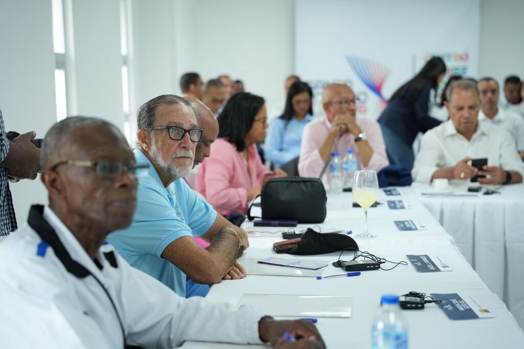 La imagen actual no tiene texto alternativo. El nombre del archivo es: Parte-de-los-ejecutivos-de-Centro-Caribe-Sports-durante-la-presentacion-de-los-avances-de-los-Juegos-Santo-Domingo-2026.jpg