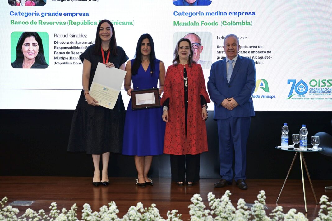 Raquel Giraldez, directora de Sostenibilidad y Responsabilidad Social de Banreservas, y María Laura Duvergé