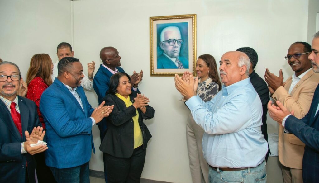 La imagen actual no tiene texto alternativo. El nombre del archivo es: Regidores-resaltan-valores-del-Profesor-Juan-Bosch.jpg