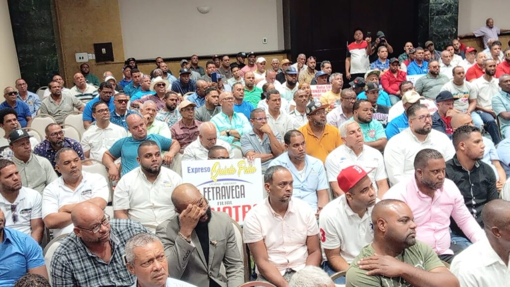 La imagen actual no tiene texto alternativo. El nombre del archivo es: Conatra-reclama-del-gobierno-incluir-a-los-verdaderos-operadores-en-sistema-transporte-de-Santiago-Antonio-Marte.jpg