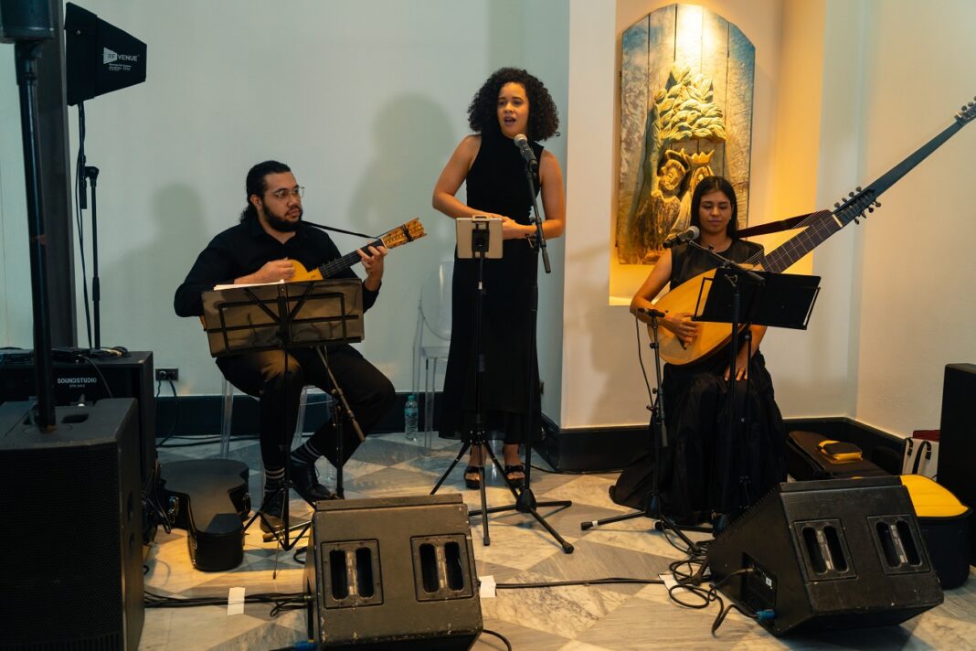 Durante su ejecución, los músicos irán comentando las distintas piezas