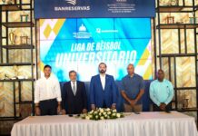 El comisionado Junior Noboa realiza el anuncio del evento que comenzará este sábado a las 10 de la mañana en el Estadio Cibao, dedicado a Stanley Javier y en opción a la Copa BanReservas