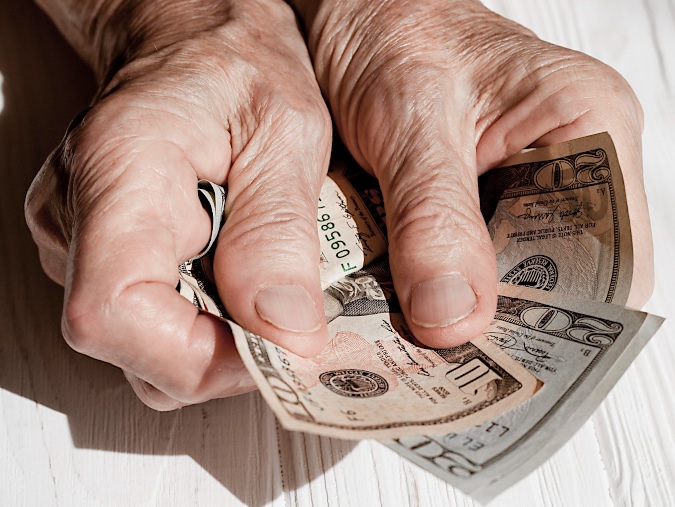 Instan a legisladores estatales NY apoyar proyecto Ley protegería adultos mayores contra creciente fraude