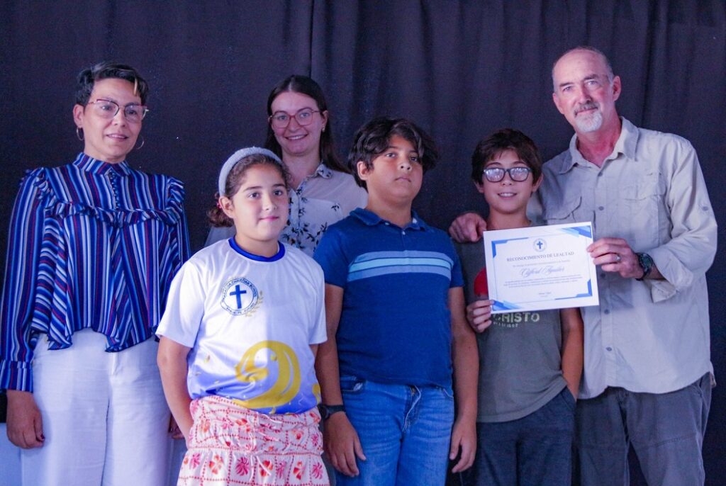 La imagen actual no tiene texto alternativo. El nombre del archivo es: Jarabacoa-Christian-School-celebra-25-aniversario-con-una-jornada-de-integracion-y-reconocimiento.jpeg