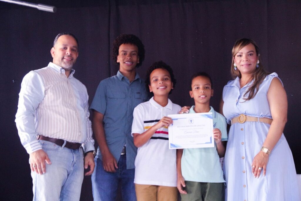 La imagen actual no tiene texto alternativo. El nombre del archivo es: Jarabacoa-Christian-School-celebra-su-25-aniversario-con-una-jornada-integracion-y-reconocimiento.jpeg