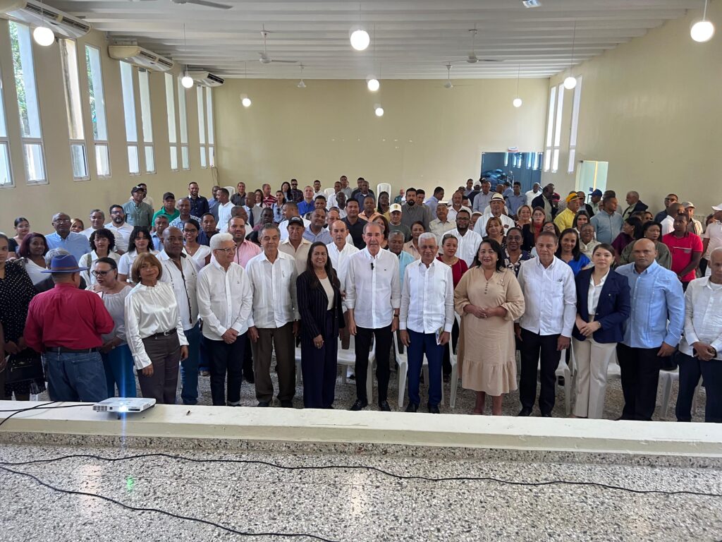 La imagen actual no tiene texto alternativo. El nombre del archivo es: Ministro-Franklin-Garcia-Fermin-respalda-que-el-presidente-Luis-Abinader-presida-el-PRM-a-partir-2026-scaled.jpg