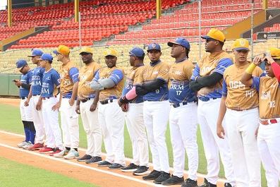 Integrantes de la O&M equipo que ocupa el segundo puesto en lo que es la División Sur del torneo de la Liga de Béisbol Universitario