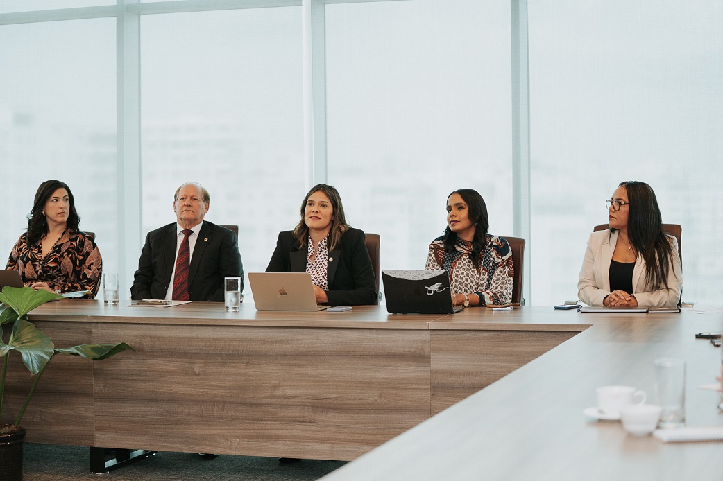 Lidia UrenŢa, Manuel Gonzaělez, Junil Fermiěn, Pamela Castillo y Susana Flete (Izq. a Der.)