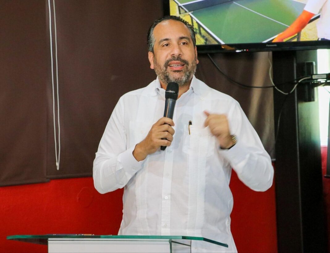 Alberto Rodríguez Mella, director ejecutivo del Instituto Nacional de Educación (INEFI)