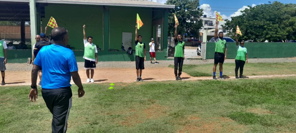 La imagen actual no tiene texto alternativo. El nombre del archivo es: Dictado-Curso-de-Iniciacion-Para-Arbitros-de-Futbol-Sanchez-Ramirez.jpg