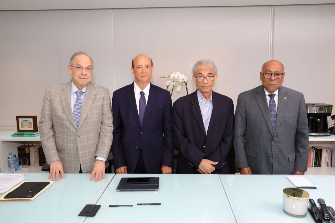 Eduardo M. Trueba, Marino Pérez, Rafael Mena y Milton Ray Guevara