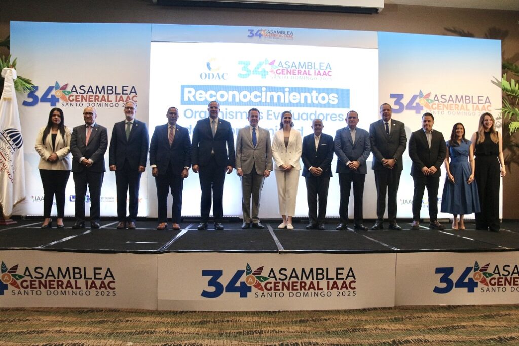 La imagen actual no tiene texto alternativo. El nombre del archivo es: Funcionarios-y-representantes-del-sector-industrial-y-empresarial.jpg