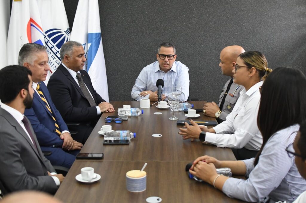 La imagen actual no tiene texto alternativo. El nombre del archivo es: Jose-Luis-Bautista-director-del-Alodom-da-las-palabras-de-bienvenida-a-la-delegacion-de-la-Union-Internacional-Deportiva-Policial-USIP.jpg