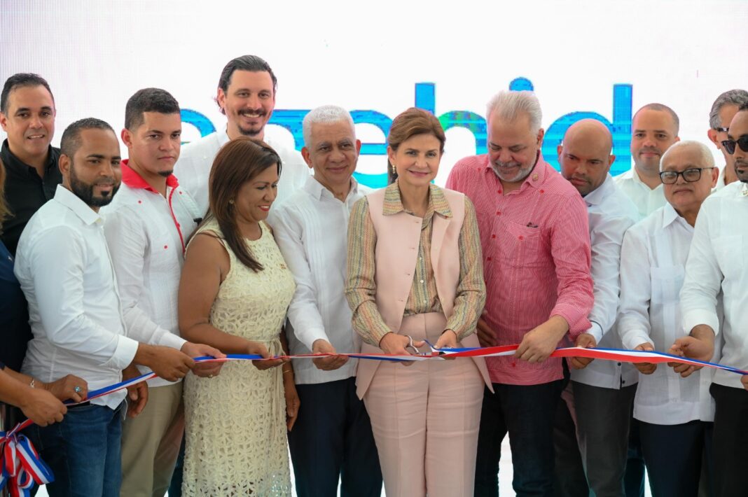 La vicepresidenta Raquel Peña senador Ricardo de los Santos entrega importantes obras Sánchez Ramírez