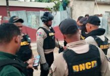 Policía dominicana ocupa drogas durante allanamientos en Barahona