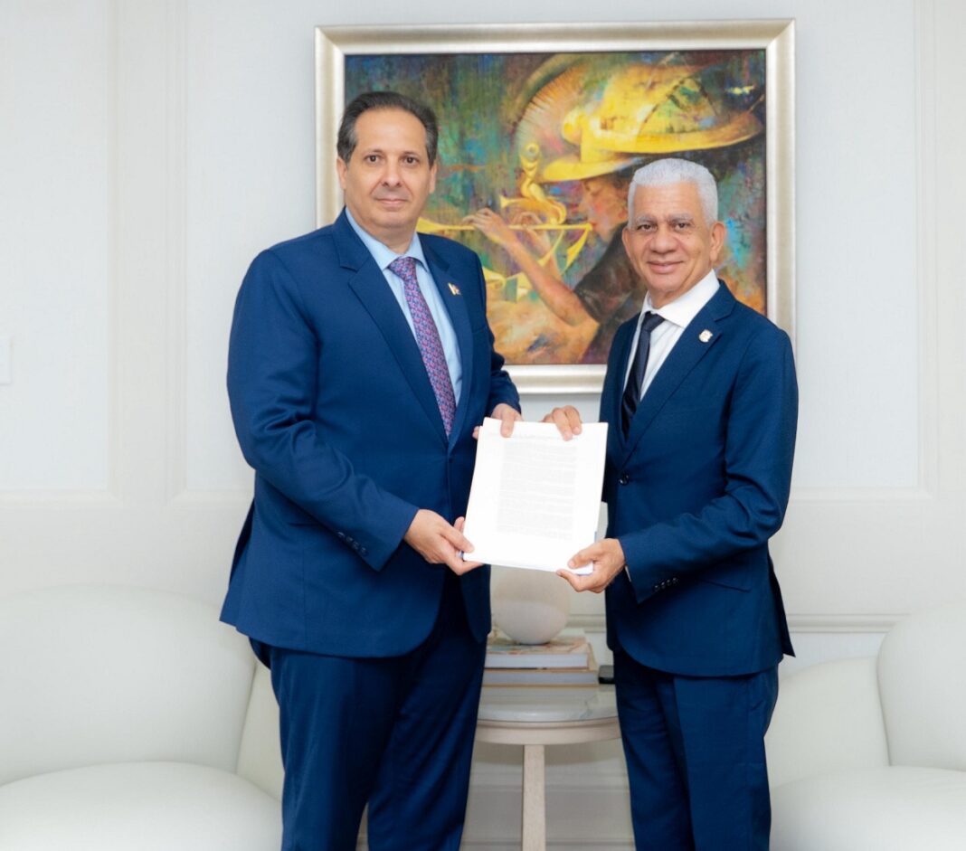 Presidente del Senado recibe del ministro de Salud Pública propuesta modificación a Ley de Salud Mental