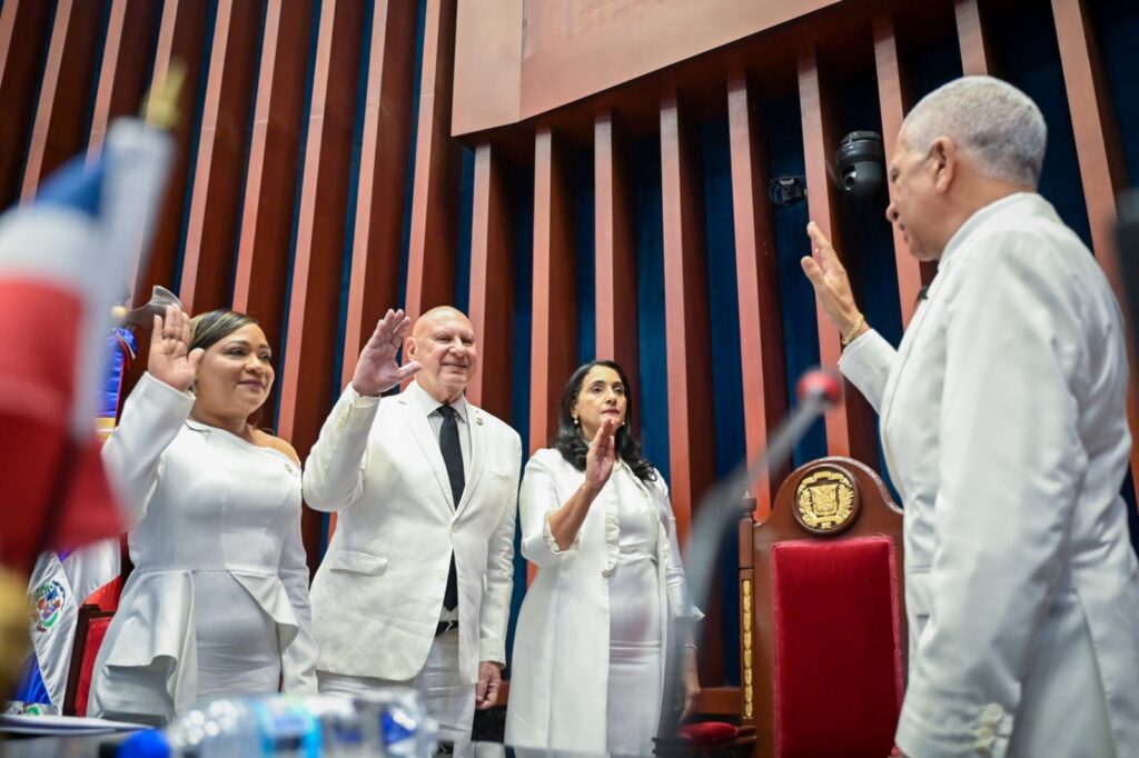 La imagen actual no tiene texto alternativo. El nombre del archivo es: Senado-de-la-Republica-juramenta-Bufete-Directivo-para-el-periodo-legislativo-2025-2026-1.jpeg