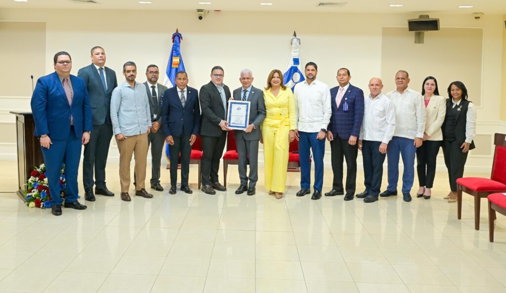 La imagen actual no tiene texto alternativo. El nombre del archivo es: Senado-de-la-Republica-recibe-certificacion-ISO-9001-2015-en-Gestion-Humana-scaled.jpg