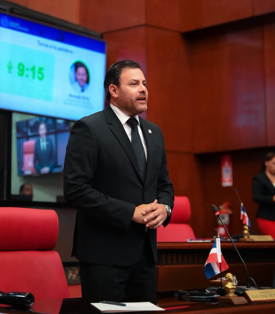 La imagen actual no tiene texto alternativo. El nombre del archivo es: Senador-Aneudy-Ortiz-se-reunio-con-Presidente-Luis-Abinader-para-Impulsar-terminacion-obras-en-San-Jose-de-Ocoa.jpg