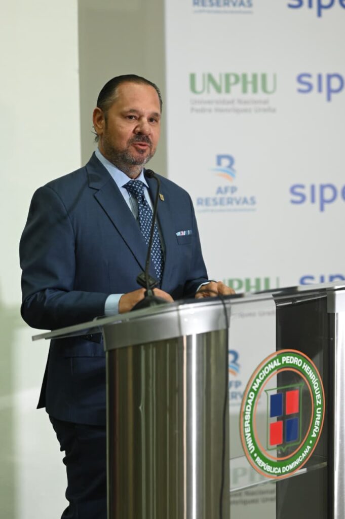 La imagen actual no tiene texto alternativo. El nombre del archivo es: UNPHU-AFP-Reservas-y-Sipen-presentan-diplomado-sobre-sistema-de-pensiones-y-seguridad-social-.jpg