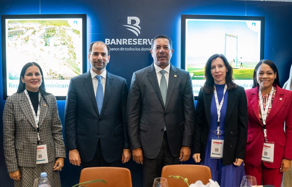 La imagen actual no tiene texto alternativo. El nombre del archivo es: Banreservas-reafirma-liderazgo-en-inversiones-turisticas-en-Miches-tras-negociaciones-Top-Resa.jpg