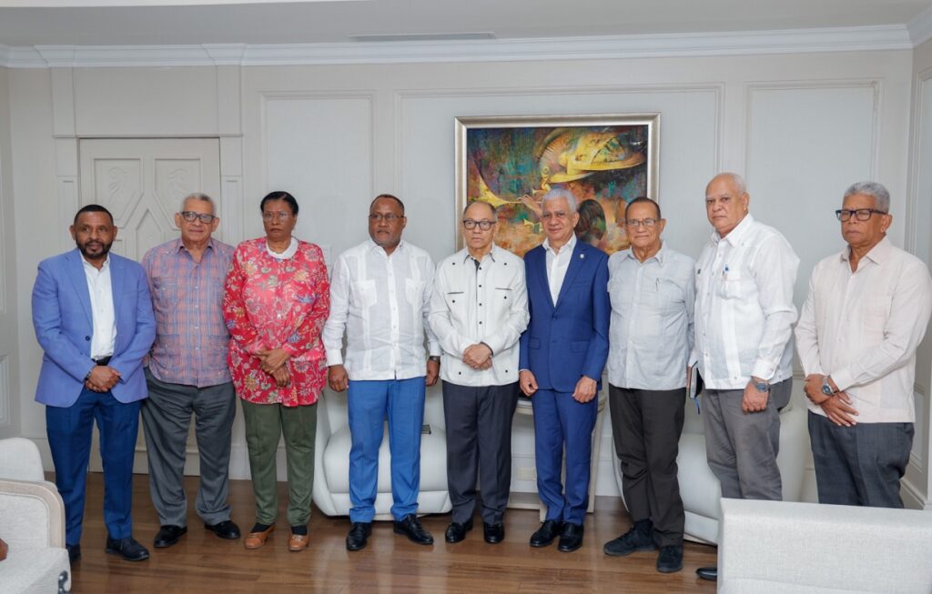 La imagen actual no tiene texto alternativo. El nombre del archivo es: Centrales-Sindicales-suspenden-llamado-a-Vigilia-tras-dialogo-con-el-presidente-del-Senado-Ricardo-de-los-Santos.jpeg