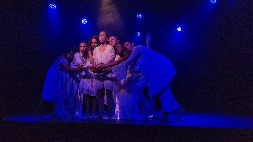 La imagen actual no tiene texto alternativo. El nombre del archivo es: Escena-Joven-2025-abre-su-3ra-edicion-con-la-obra-El-Foso-de-Metamorpho-Teatro.jpeg