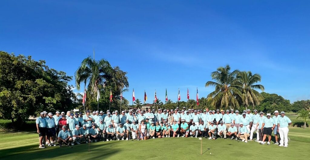 La imagen actual no tiene texto alternativo. El nombre del archivo es: Grupo-de-jugadores-participantes-en-el-XVIII-Torneo-Invitacional-Punta-Blanca.jpg