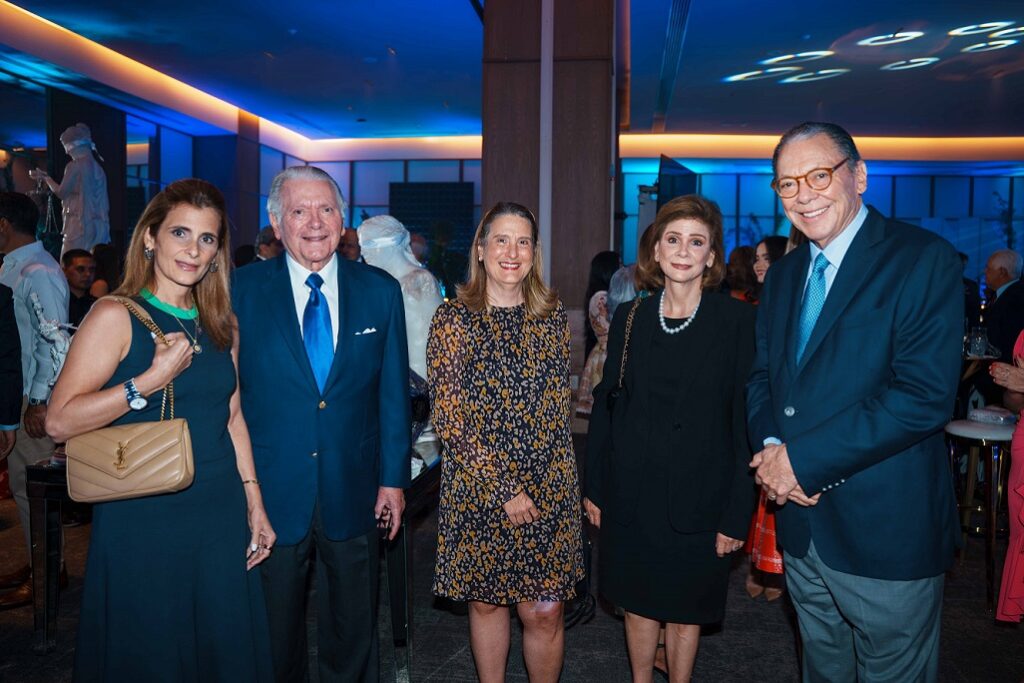 La imagen actual no tiene texto alternativo. El nombre del archivo es: Ligia-Bonetti-Du-Breil-Jose-Miguel-Bonetti-Guerra-Cinthia-Bera-Elena-viyella-de-Paliza-y-Roberto-Bonetti-Guerra.jpg