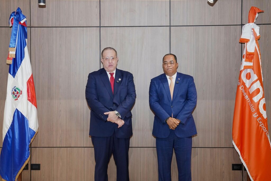 La imagen actual no tiene texto alternativo. El nombre del archivo es: Ministro-de-Hacienda-y-Economia-Magin-Diaz-y-el-Gerente-General-de-Bandex-Catalino-Correa-Hicianoy-e-01.jpg