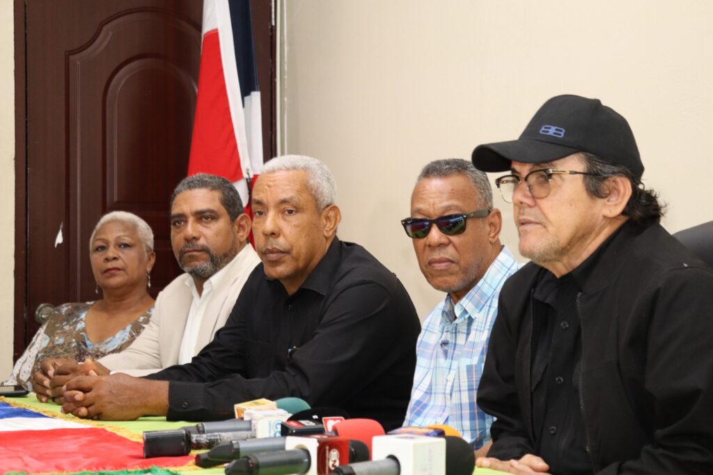 La imagen actual no tiene texto alternativo. El nombre del archivo es: ANPA-pospone-paro-de-labores-en-el-sector-agropecuario-tras-intervencion-del-expresidente-Hipolito-Mejia-como-mediador.jpeg