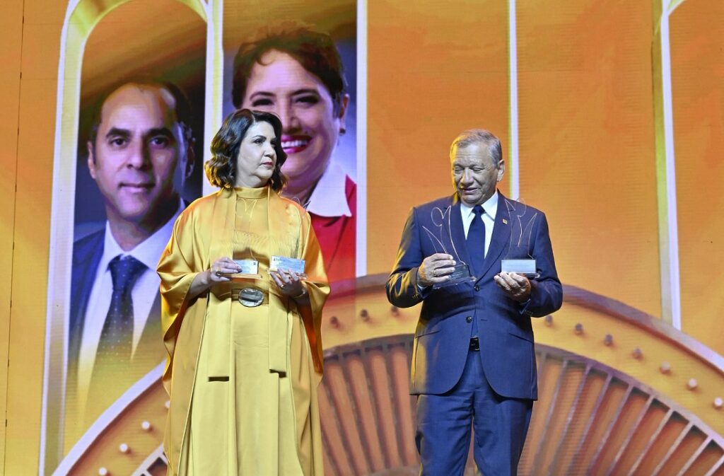 La imagen actual no tiene texto alternativo. El nombre del archivo es: Banreservas-reconoce-trayectoria-colaboradores-.jpg