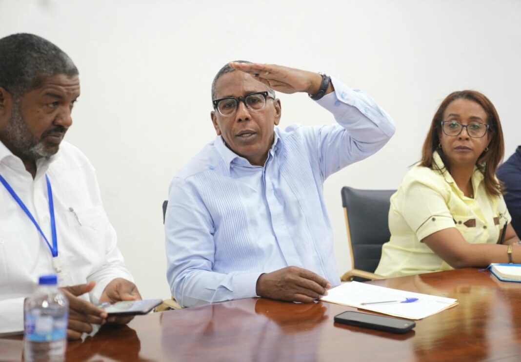 Director General de la Dirección de Asistencia Social y Alimentación Comunitaria activa Comité de Emergencia