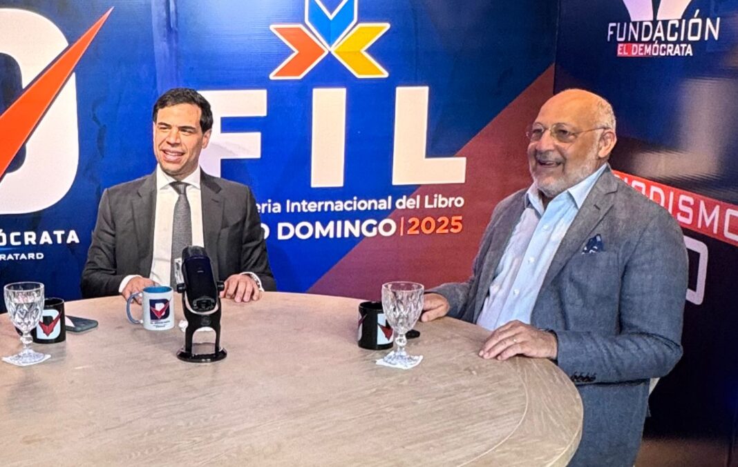 El ministro de Cultura, Roberto Ángel Salcedo y Marino Berigüete