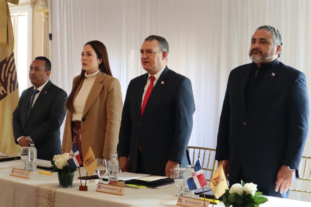 La imagen actual no tiene texto alternativo. El nombre del archivo es: JCE-se-opone-radicalmente-uso-de-documento-diferente-a-la-cedula-para-ejercer-el-voto.jpeg