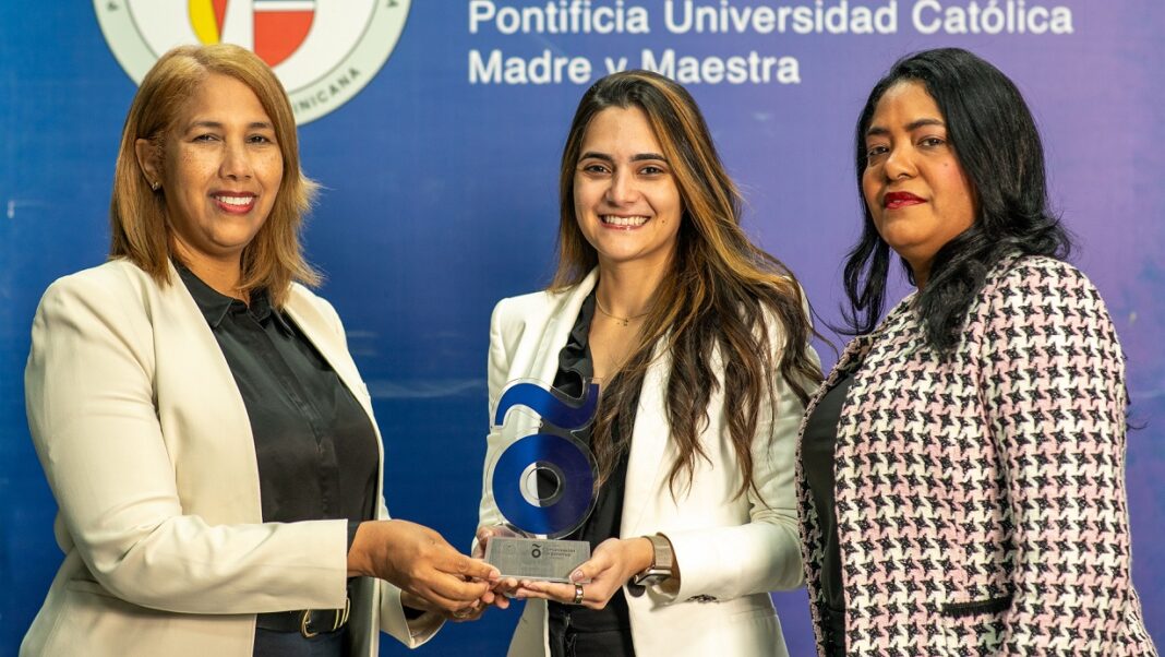 Ana Bélgica Güichardo, María Montás y Rosario Medina