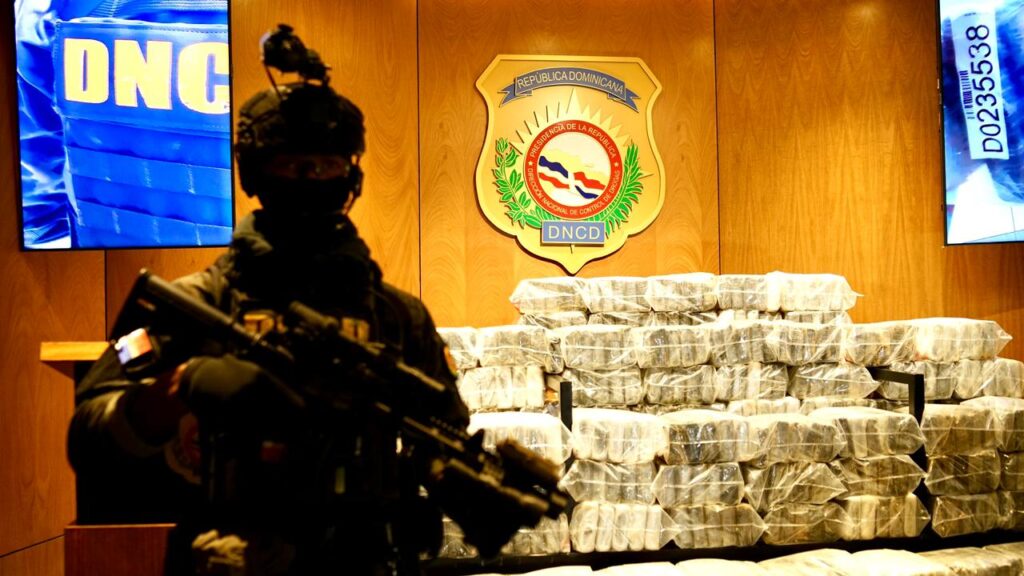 La imagen actual no tiene texto alternativo. El nombre del archivo es: Apresan-dos-hombres-con-un-cargamento-de-484-paquetes-de-presunta-cocaina.jpg