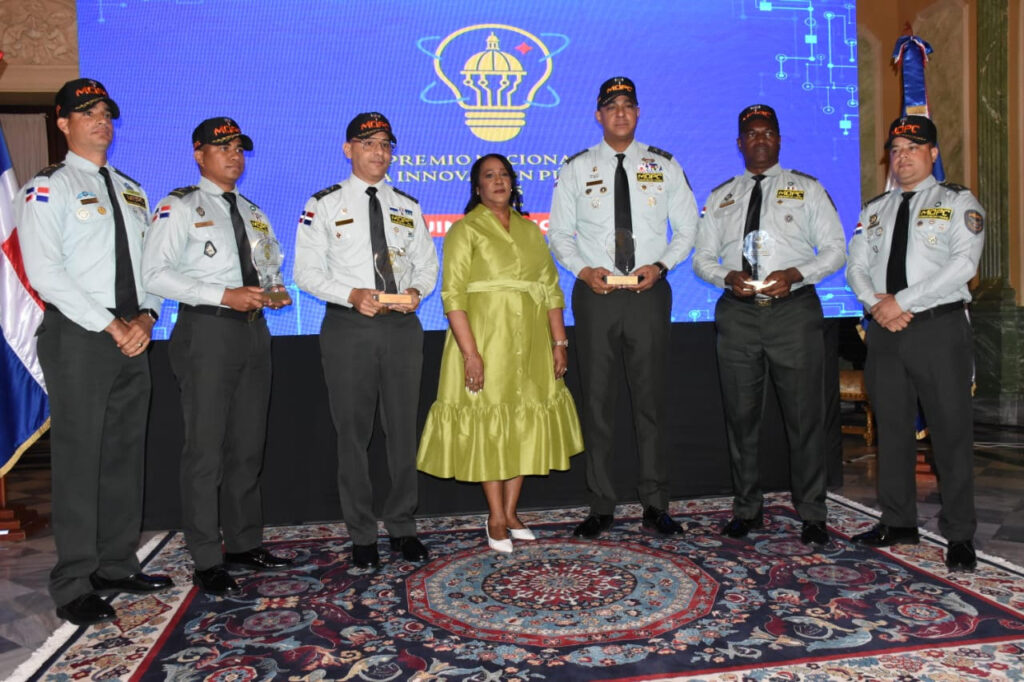 La imagen actual no tiene texto alternativo. El nombre del archivo es: COMIPOL-ganar-primer-lugar-en-premio-nacional-de-innovacion-en-asistencia-vial.jpg