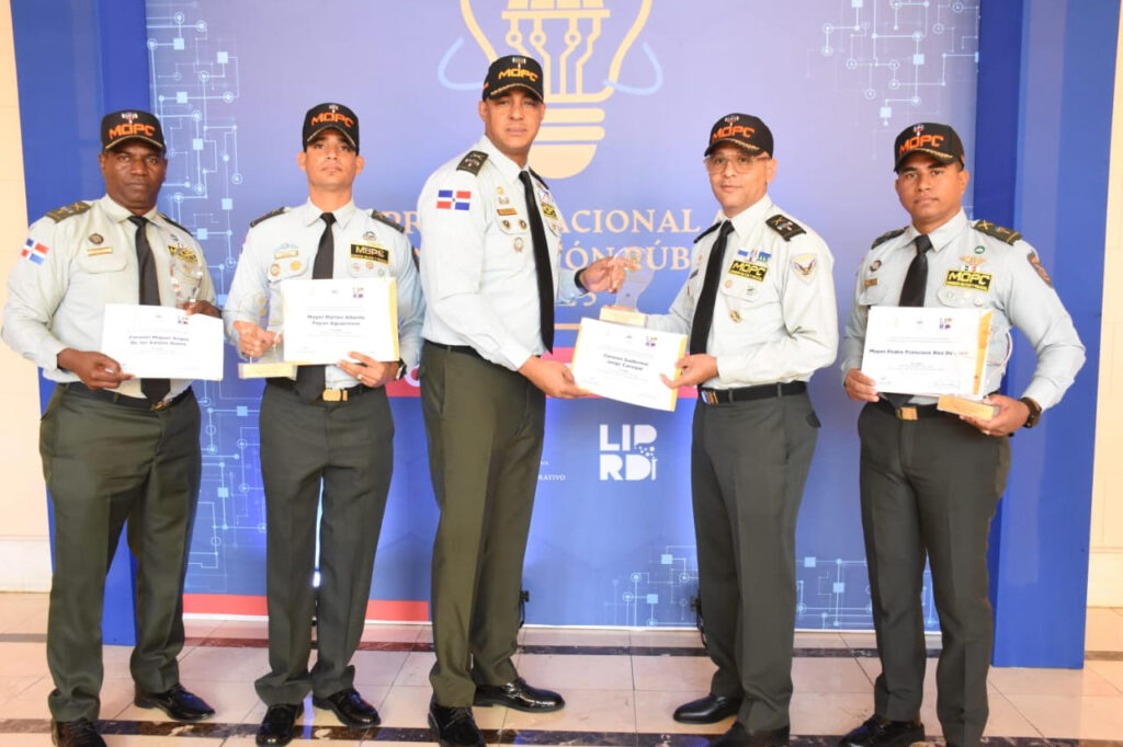 La imagen actual no tiene texto alternativo. El nombre del archivo es: COMIPOL-ganar-primer-lugar-en-premio-nacional-innovacion-en-asistencia-vial.jpg