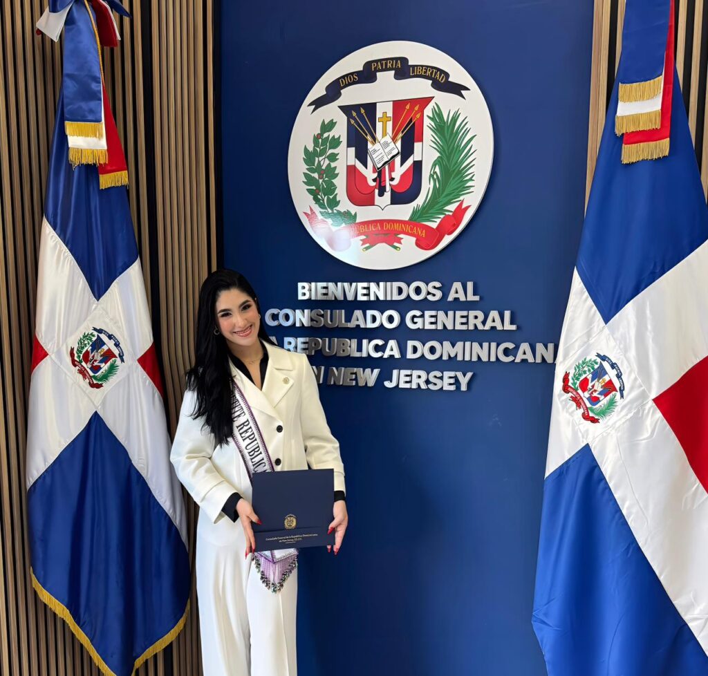 La imagen actual no tiene texto alternativo. El nombre del archivo es: Consulado-Dominicano-en-Nueva-Jersey-rinde-honores-a-Miss-Petite-Internacional-2025-Beatriz-Perez-Guenen.jpeg