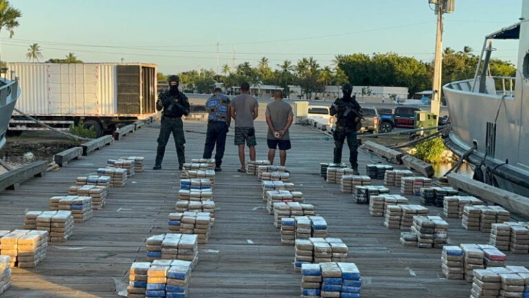 DNCD.jpgDNCD reporta se incautaron mil 497 paquetes presumiblemente cocaína en las costas del municipio Baní
