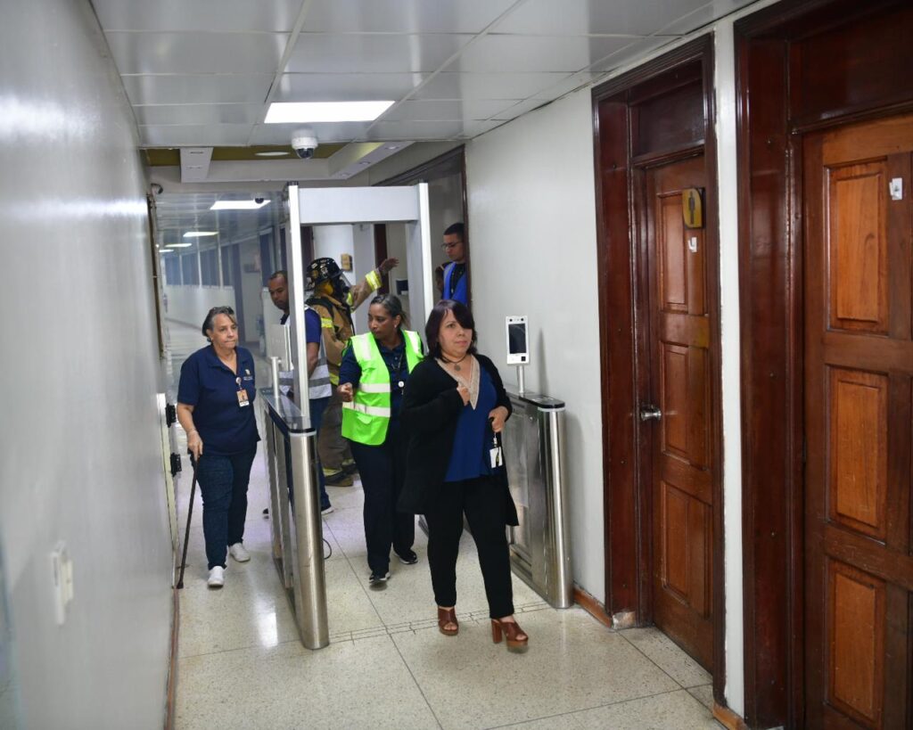 La imagen actual no tiene texto alternativo. El nombre del archivo es: JCE-realizo-con-exito-cuarto-simulacro-evacuacion-por-sismo-en-su-sede-central.jpeg