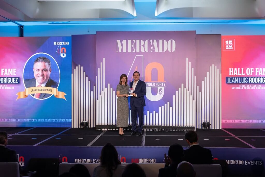 La imagen actual no tiene texto alternativo. El nombre del archivo es: Liderar-la-edicion-2023-del-40-Under-Forty-@revistamercado-fue-un-gran-honor-y-recibir.jpg