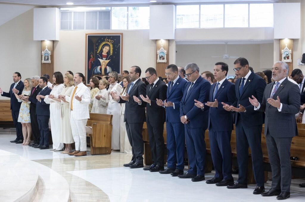 La imagen actual no tiene texto alternativo. El nombre del archivo es: Parte-del-publico-en-la-misa-celebrada-por-el-24-aniversario-de-AFP-Reservas.jpg