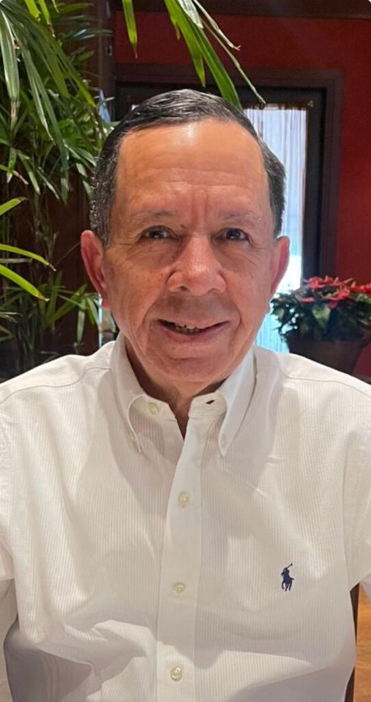 La imagen actual no tiene texto alternativo. El nombre del archivo es: Rafael-Tejada-Martinez-Tingo-es-el-principal-organizador-del-XXV-Clasico-Internacional-de-Ciclismo-Triple-Cien-Master-2025.jpeg