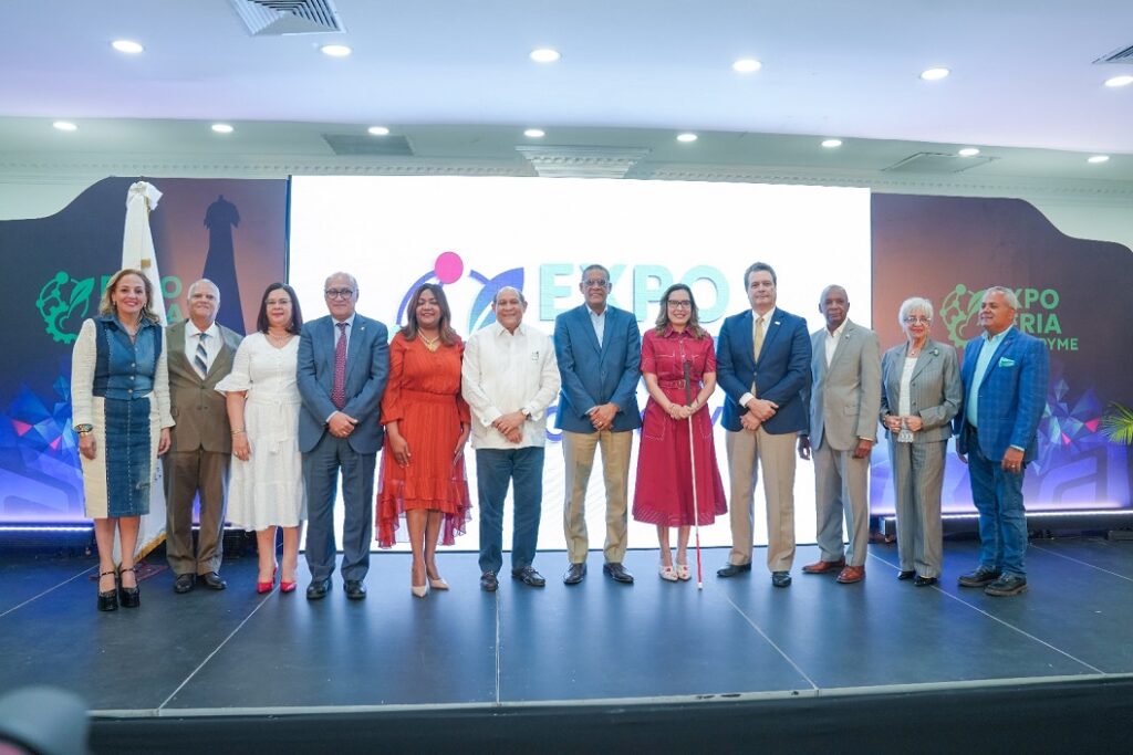 La imagen actual no tiene texto alternativo. El nombre del archivo es: Durante-el-almurzo-empresarial-de-EXPO-FERIA-CODOPYME-2025.jpg
