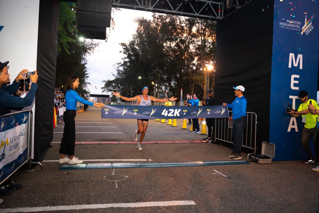 El dominicano Álvaro Abreu Martínez se coronó campeón, establecio un nuevo récord para la Maratón